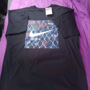 Nike Men's Black Graphic T-Shirt